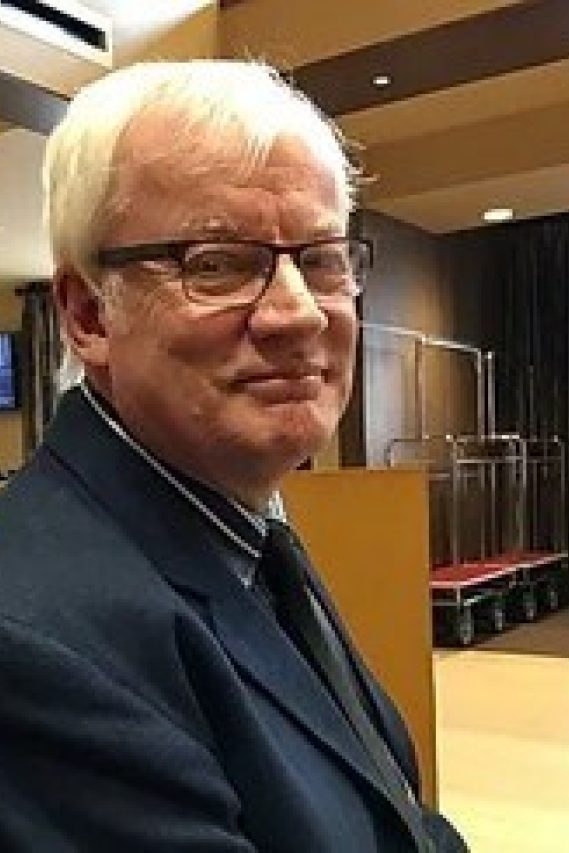 Dr Chris Maunder