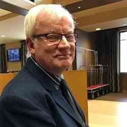 Dr Chris Maunder